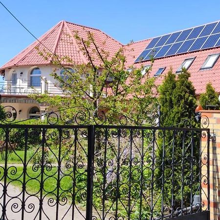 Village Garden Family Guest House Tiszakanyár Esterno foto