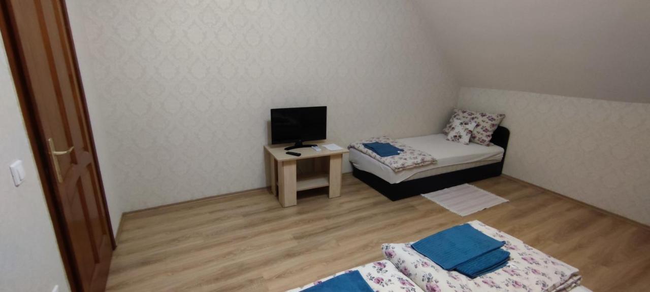 Village Garden Family Guest House Tiszakanyár Esterno foto
