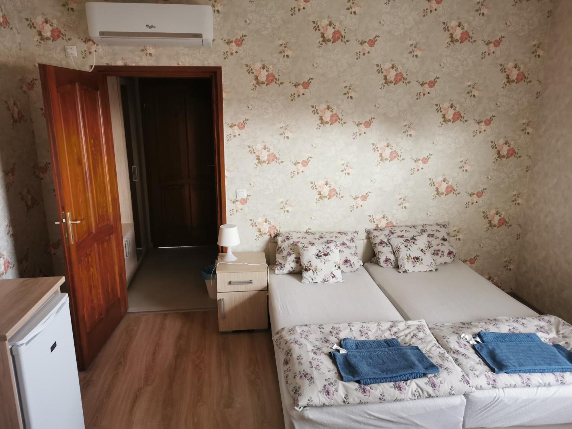 Village Garden Family Guest House Tiszakanyár Esterno foto