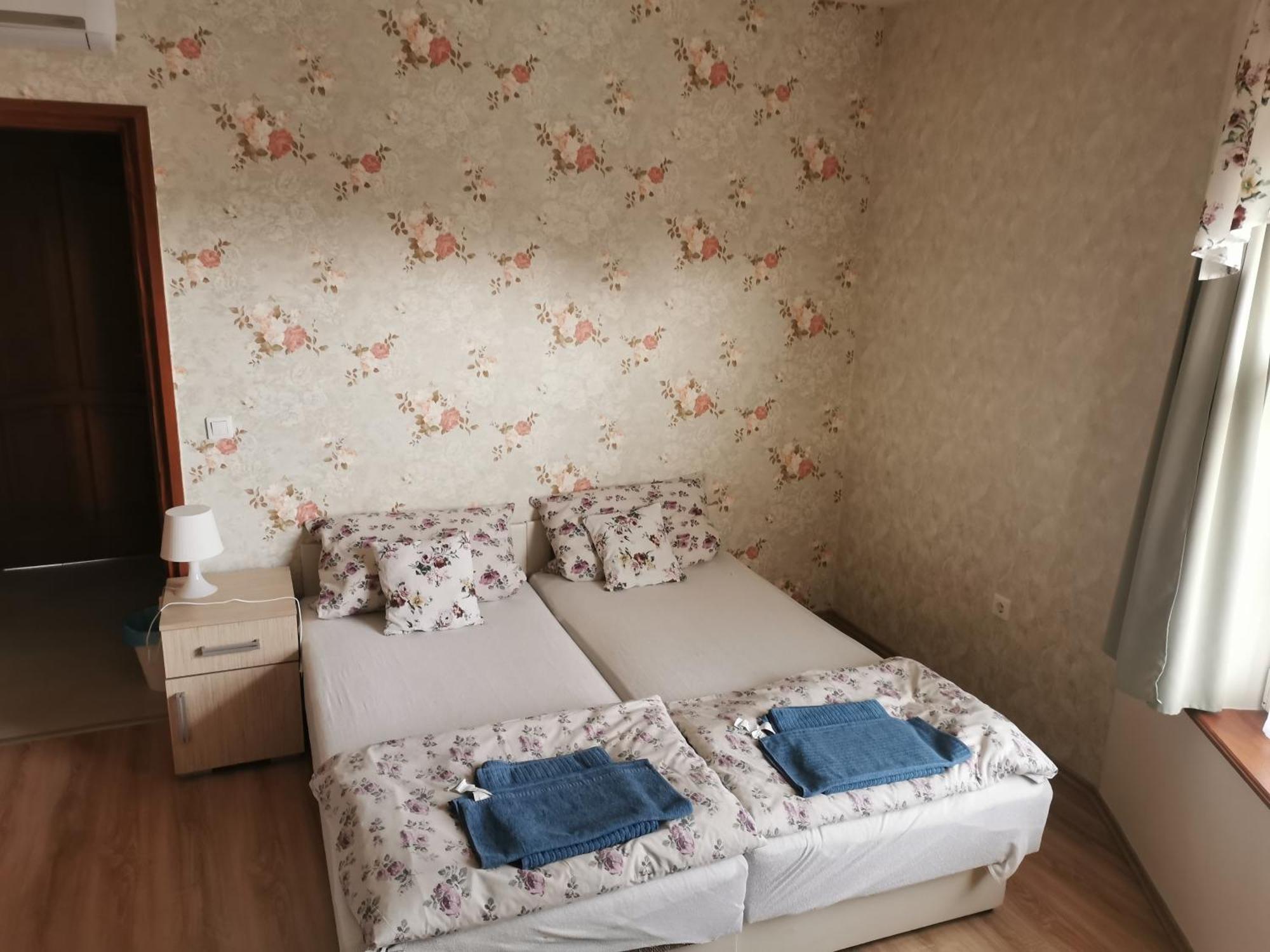 Village Garden Family Guest House Tiszakanyár Esterno foto